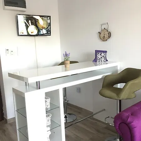 Alemareea Apartament *